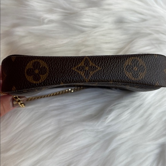 AUTH. Louis Vuitton Monogram Mini Pochette Accessoires PRISTINE clutch wristlet - Picture 10 of 13